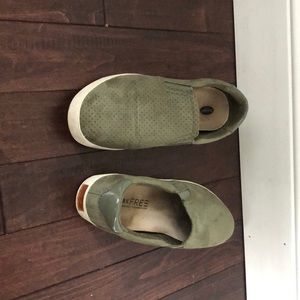 Green casual shoe